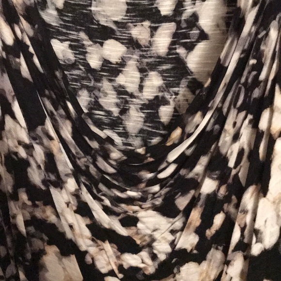 EUC Apt. 9 Cap sleeve lightweight shirt - Picture 4 of 5